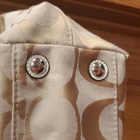 EUC Authentic tan Coach duffle travel tote. - Picture 4 of 9